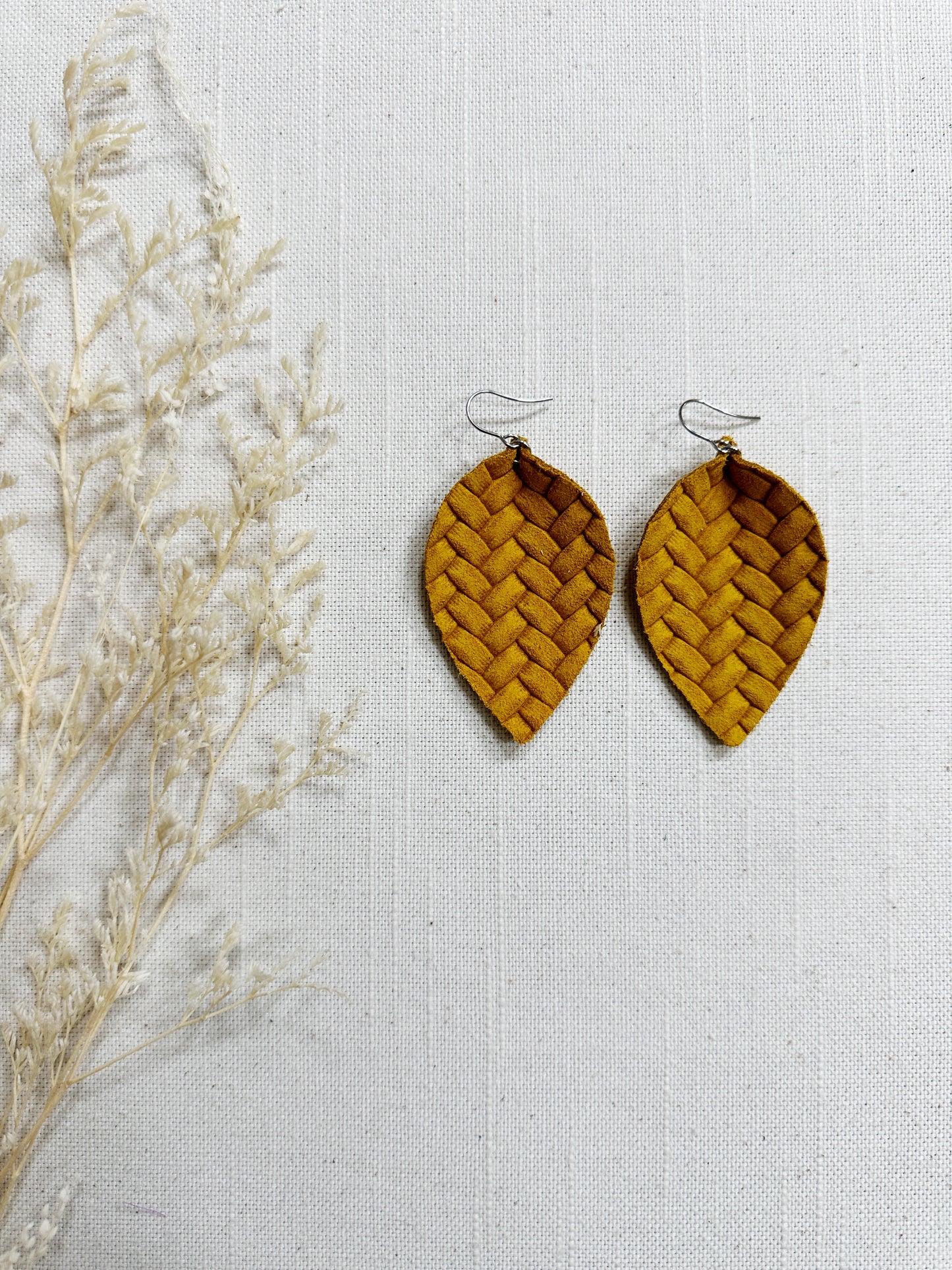 Small Box Braid Leather Leaf