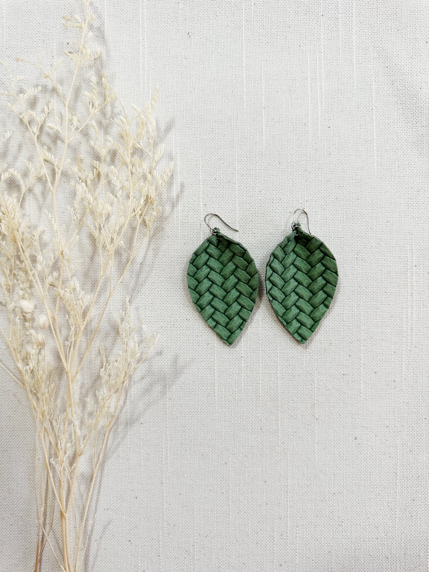 Small Box Braid Leather Leaf