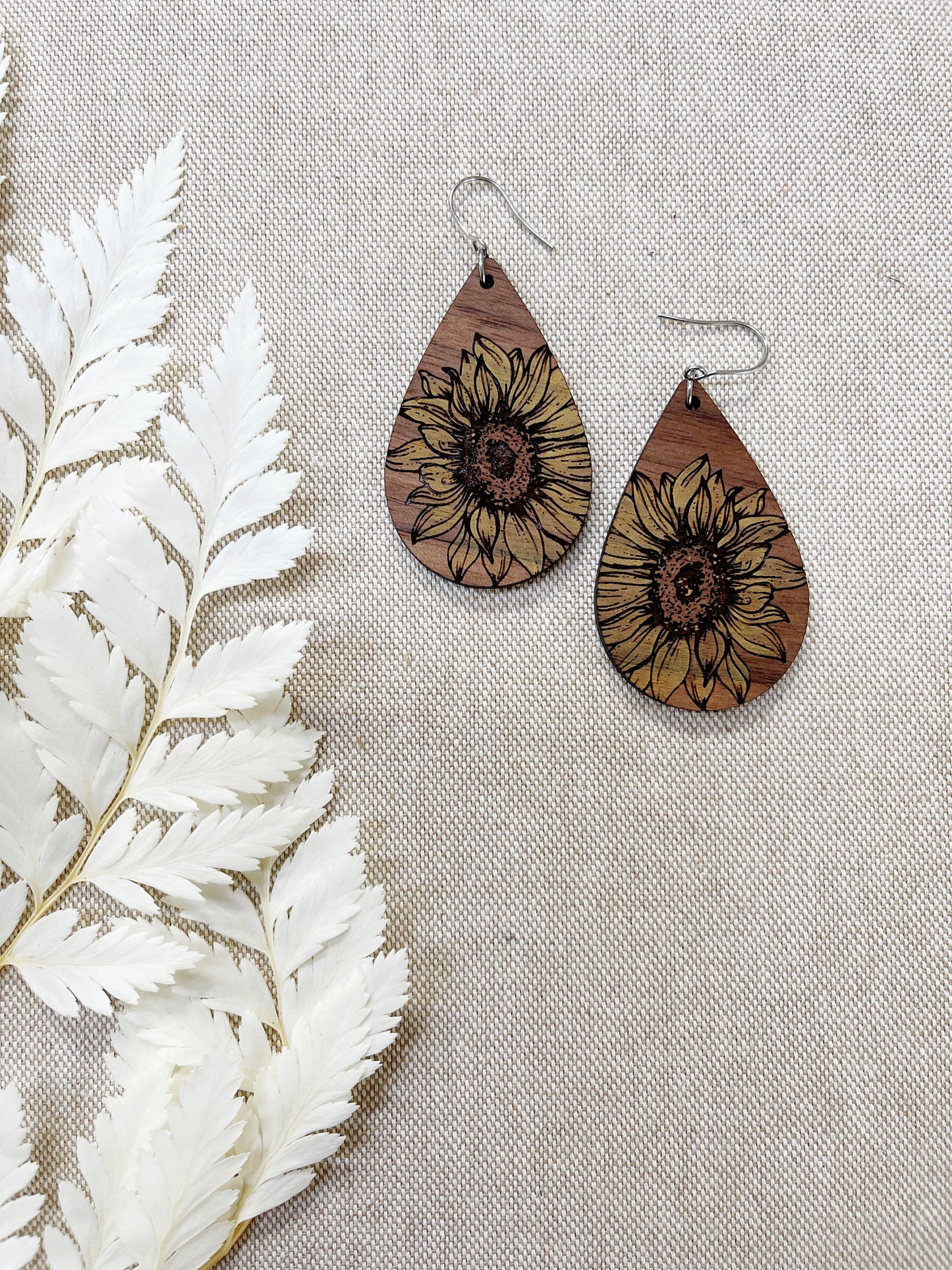 Wood Sunflower Teardrop