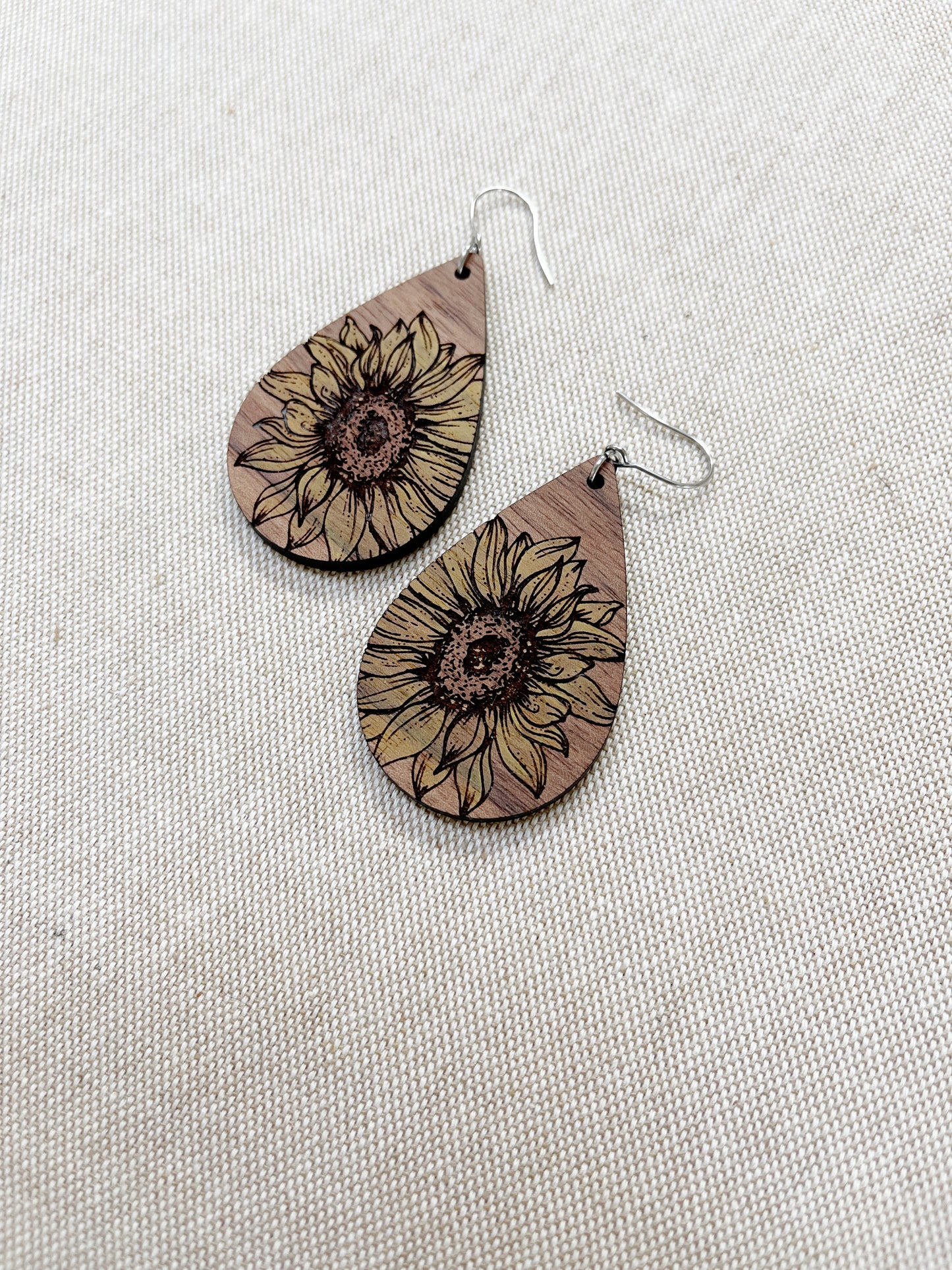 Wood Sunflower Teardrop