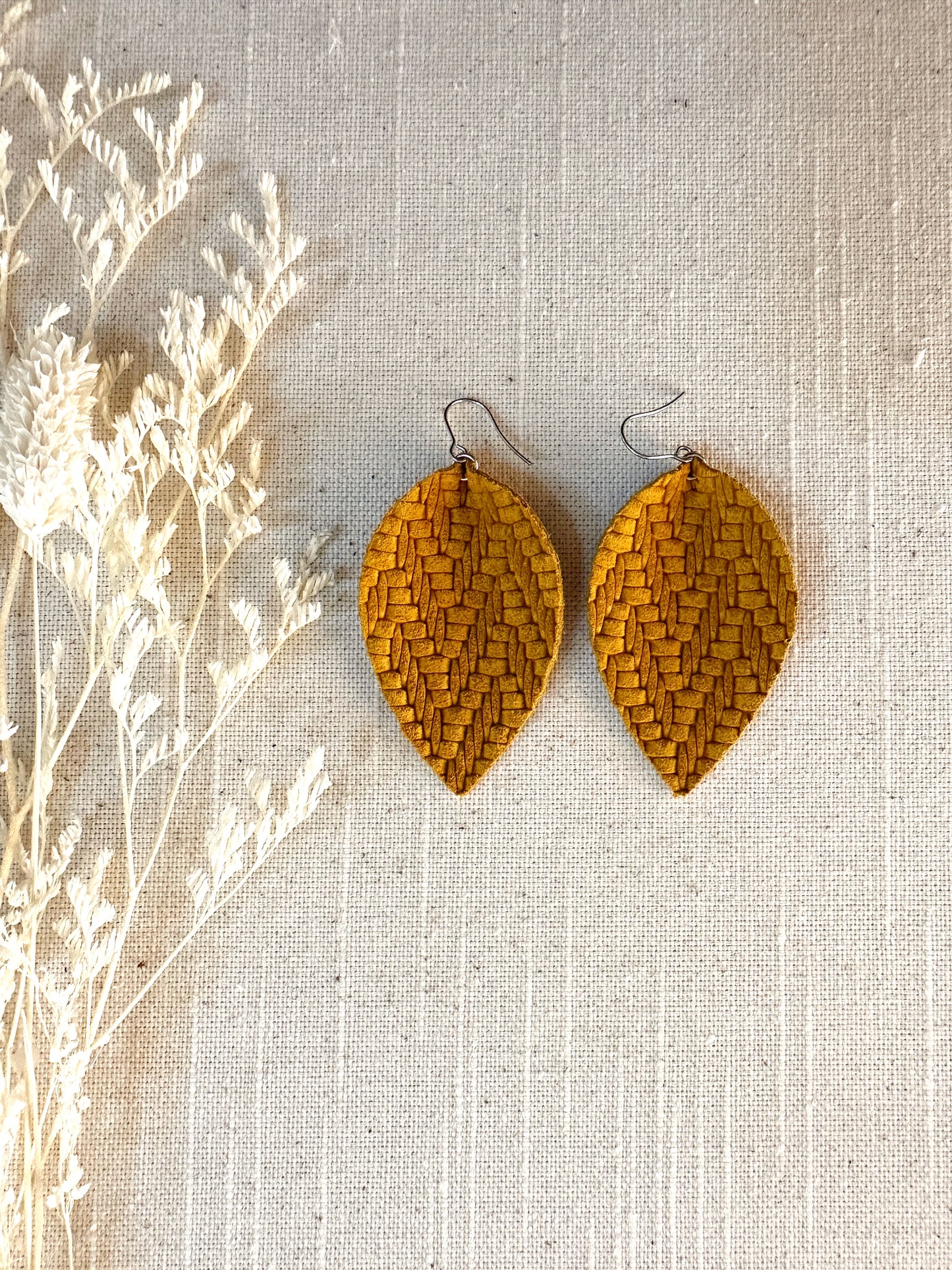Knit Leather Leaf