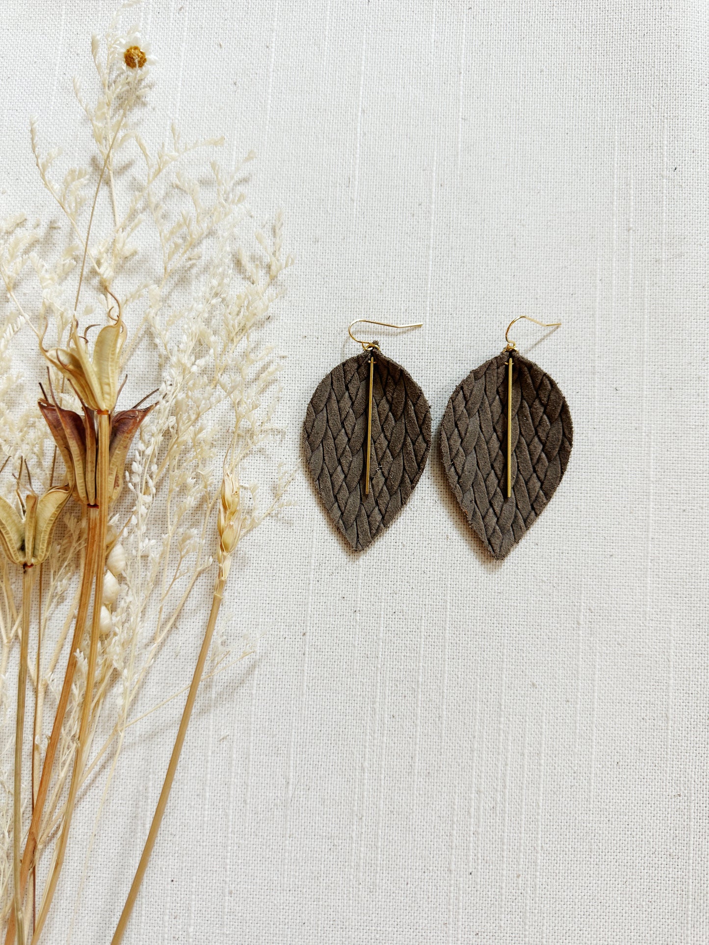 Knotted Braid Leather Leaf with Brass Bar